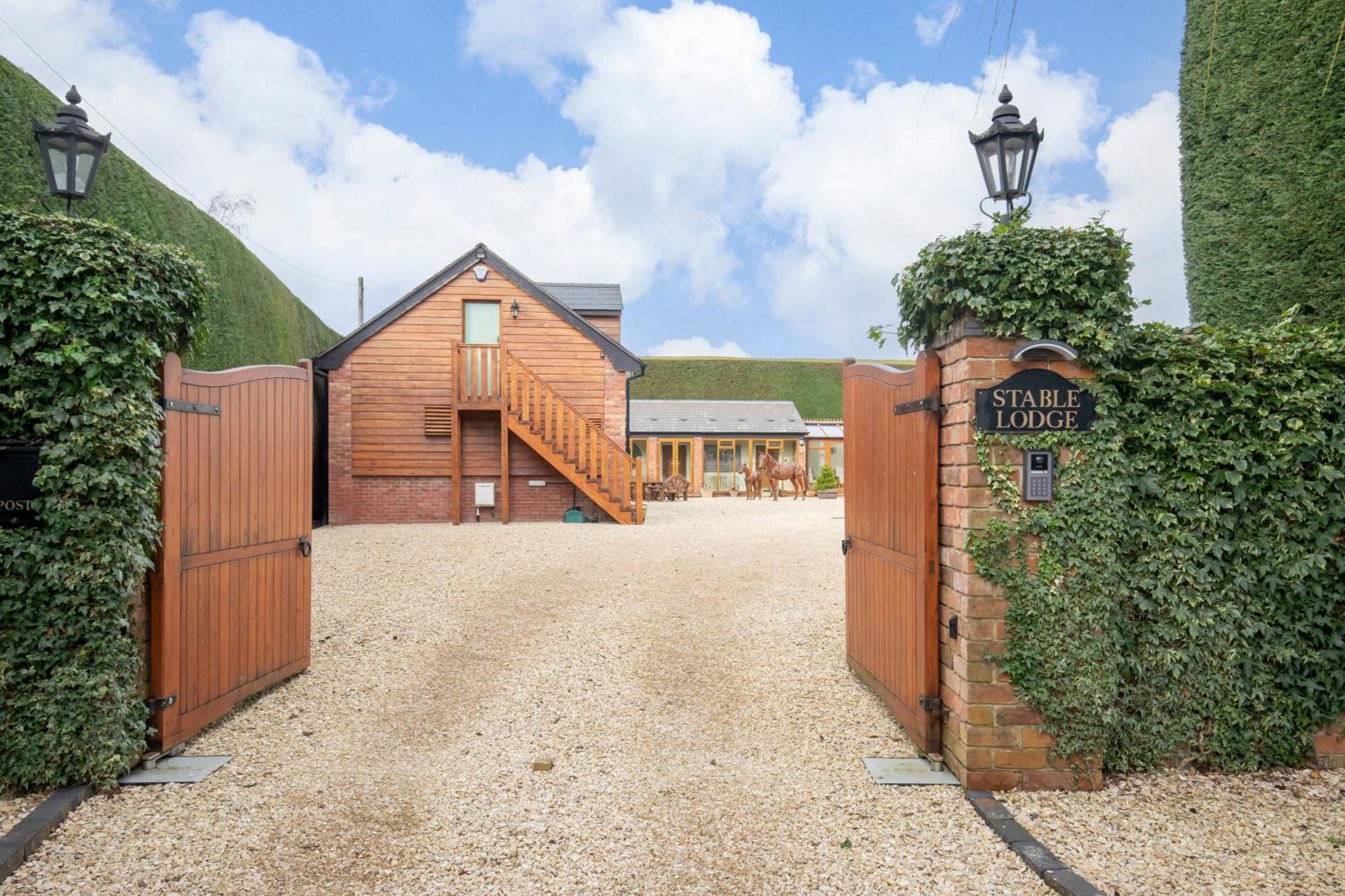 Stable Lodge - Boutique Bed & Breakfast Shurdington Luaran gambar
